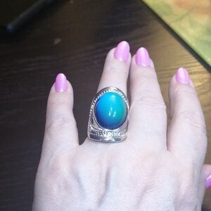 Mood Ring Changing Colour After Rubbing It, Size 8.5